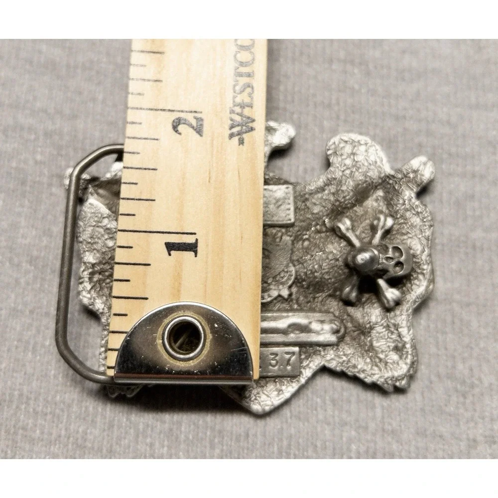 VINTAGE CHROME WARRIOR BIKER BELT BUCKLE EAGLE‎ FLAG AND CROSSED SWORDS RESIN